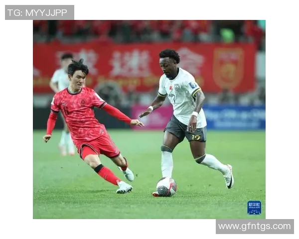 中国与韩国足球赛场冲突引发热议双方球员为何频频发生肢体冲突